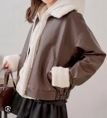 Chico 퍼 옷깃 부착 가죽 블루종