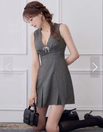 JEWELS 리본 비쥬 스터드 슬리브리스 플리츠 미니 드레스 S 사이즈