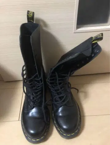 닥터마틴 14홀 부츠 새상품급
