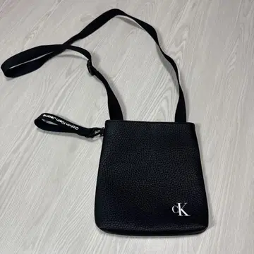 CK 캘빈클라인 블랙 숄더백