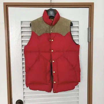 빨간색 다운 베스트 스웨이드 옷깃