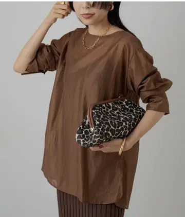 [ Loungedress ] 백 오픈 보트 블라우스
