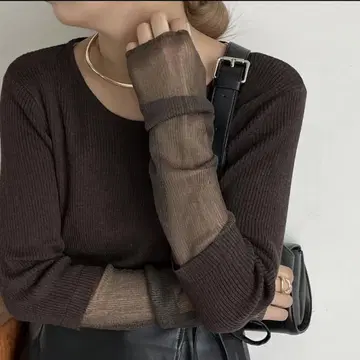 카프리슈 마쥬 소매 시어 레이어드 스타일 리브 니트