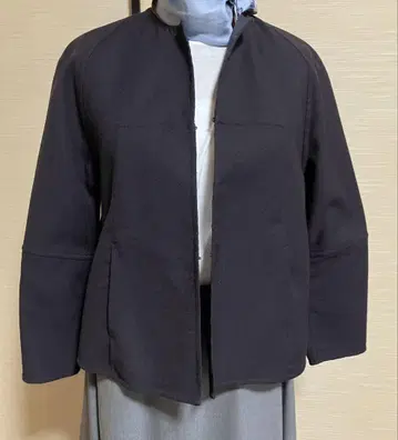 블랙 노카라 자켓 긴팔 포켓 부착