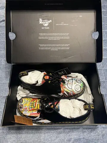 Dr. Martens x Jean-Michel Basquiat 신발