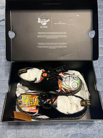 Dr. Martens x Jean-Michel Basquiat 신발