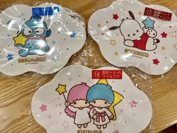 캐릭터 플레이트 3개와 파우치 세트