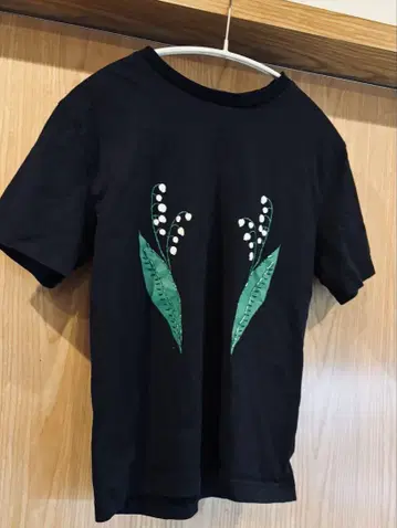 MUVEIL 릴리 오브 더 베일 자수 T셔츠