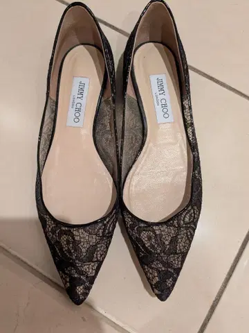 JIMMY CHOO 블랙 레이스 플랫슈즈 38H