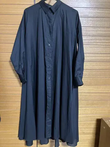 미즈이로 인드 블랙 셔츠 원피스