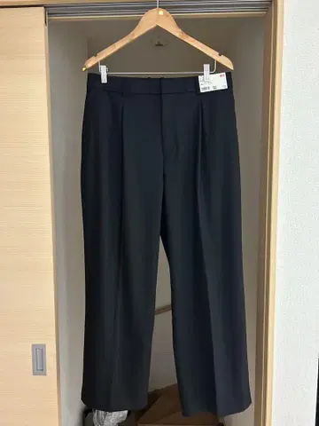 새상품 UNIQLO 턱 와이드 팬츠