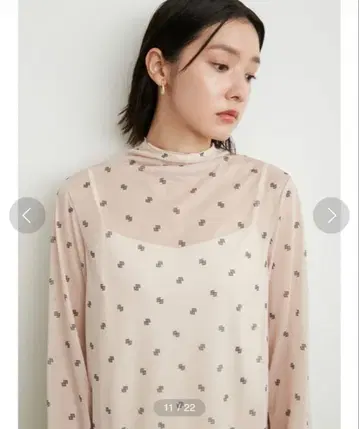 LILY BROWN 바리에 보틀넥 시어 탑