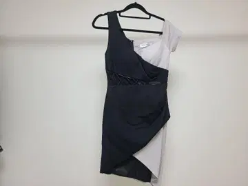 GLAMOROUS 비대칭 드레스 M 사이즈 블랙 화이트
