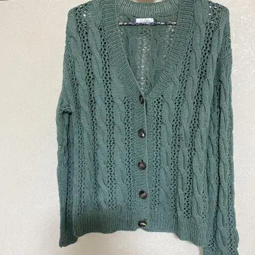 파피 카키노스케로 짠 그린 케이블 짜임 니트 가디건