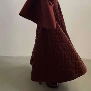 AMERI MOTIF VELOUR QUILTING FLARE SKIRT