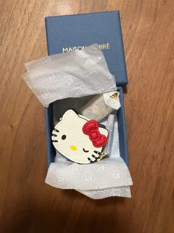 [ 미사용 새상품 ] MAISON de SABRE 헬로키티 가죽 참