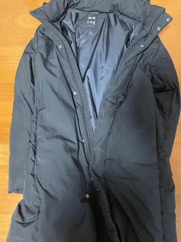 유니클로 심리스 다운 코트 블랙 S 사이즈