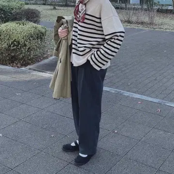 NARU 보더 니트