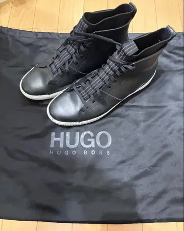 HUGO BOSS 블랙 하이컷 스니커즈