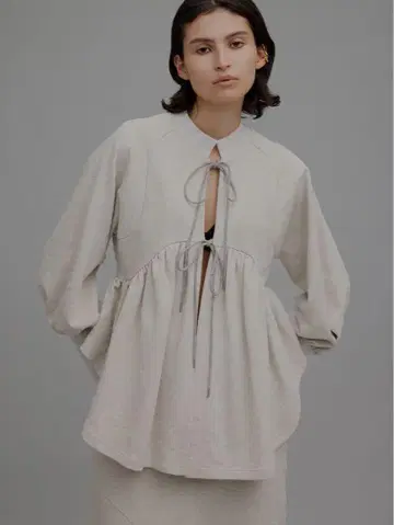 Ameri 정품 SYMMETRY PEPLUM SWEAT TOP