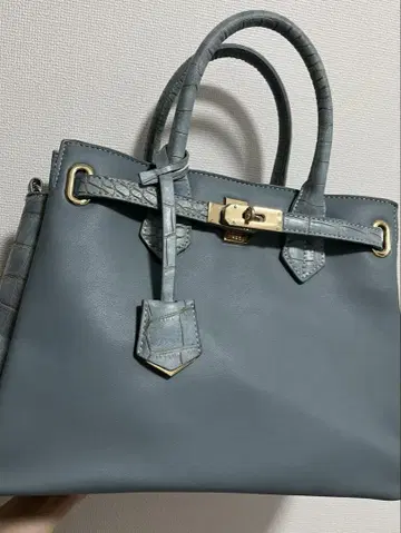 새상품 스카프 콤비 F 크로스 미디 백 카멜