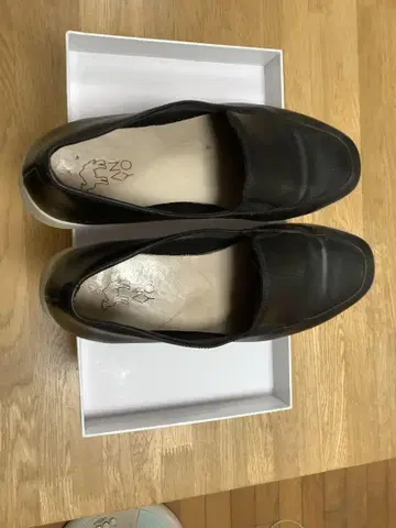 ANYO 23.5cm 슬립온 가죽 스니커즈