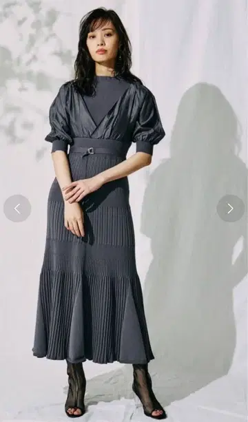 새상품급 MERCURYDUO 이소재 도킹 플레어 니트 원피스