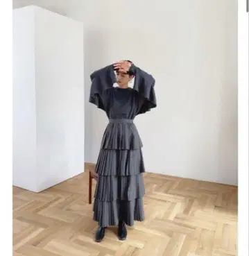 CLANE W FACE PLEATS SKIRT