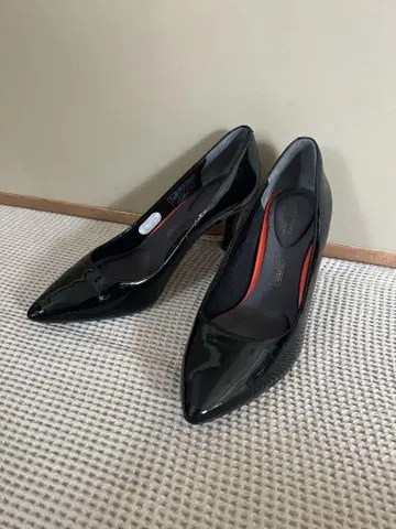 새상품급 ROCKPORT 펌프스 에나멜 스틸레토 블랙 23cm