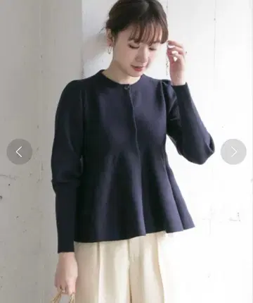 새상품급 CELFORD 페플럼 니트 가디건 네이비 긴팔