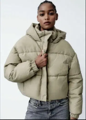 ZARA 베이지 숏 기장 다운 자켓 후드 부착