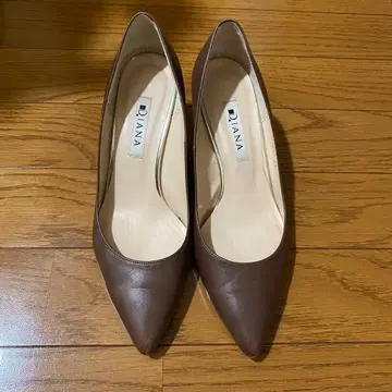 DIANA 브라운 하이힐 펌프스