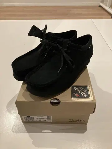 CLARKS WALLABEE GORE-TEX BLACK SUEDE 261
