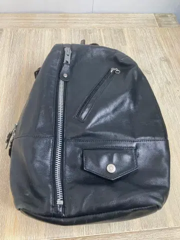 블랙 가죽 원 숄더 숄더백