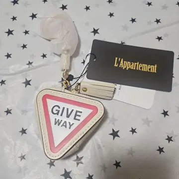 L'Appartement GIVE WAY 키링