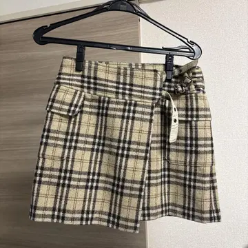 CECIL McBEE 세실 맥비 체크 무늬 타이트 스커트 베이지 계열