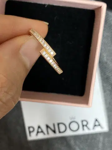 PANDORA 스파클링 오버 랩핑 반지