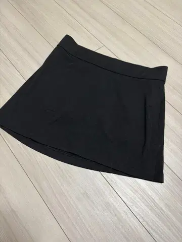 린드버그 미사용품 스커트 블랙