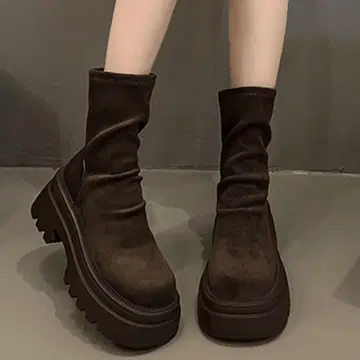 다크 브라운 부츠 통굽