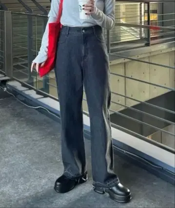 Kastane 하이웨스트 스트레이트 데님 블랙