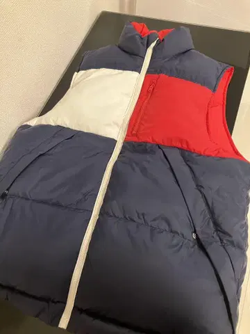 다운 베스트 컬러 블록 빨간색 화이트 네이비 TOMMY