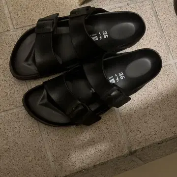 BIRKENSTOCK 블랙 샌들 40 사이즈