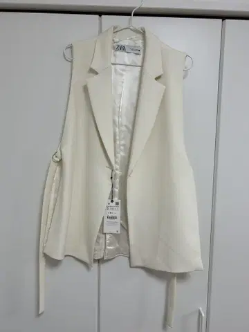 택 포함 미사용 새상품 ZARA 자켓 화이트 S 사이즈