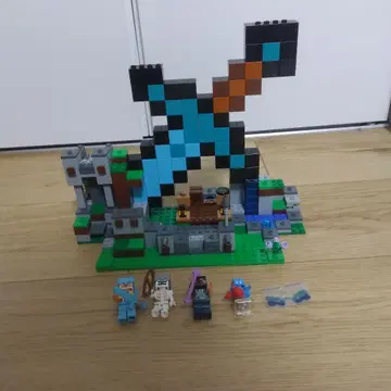레고 LEGO 마인크래프트 다이아몬드 검의 기지 21244