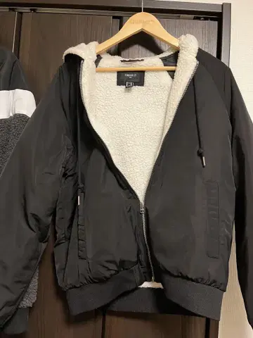 FOREVER 21 후드 부착 점퍼 블랙