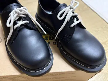Dr.Martens 1461 화이트 스티치 3 홀 슈즈 블랙