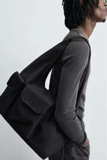 ZARA 블랙 숄더백 빅 2 포켓