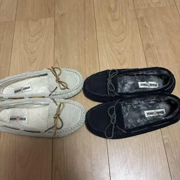 MINNETONKA 모카신 2켤레 세트 화이트 블랙