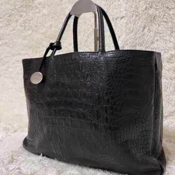 새상품급 FURLA 크로커다일 패턴 가죽 토트백 블랙 A4