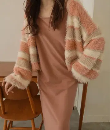 퍼 소재 핑크 크림 스트라이프 가디건